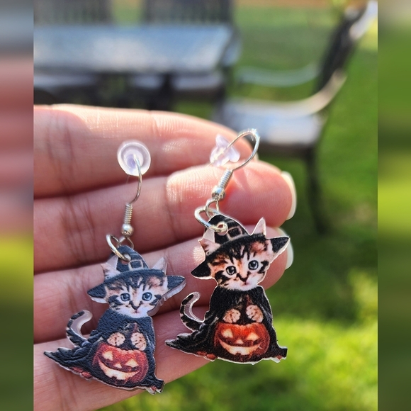 Cute Halloween Cat Witch Earrings – Acrylic Pumpkin Design - Picture 8 of 9